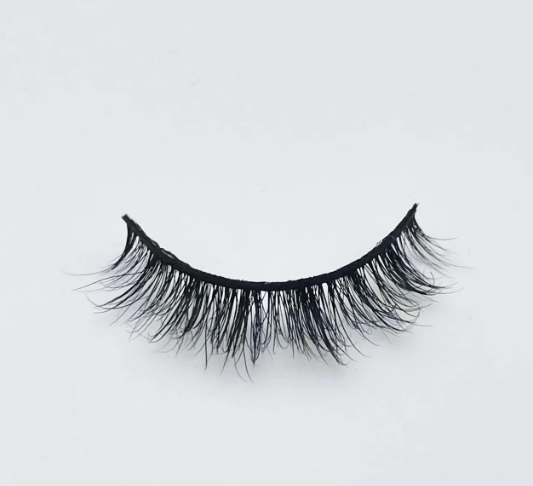 False Lashes- Lynn
