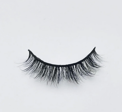 False Lashes- Lynn