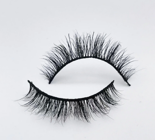 False Lashes- Lynn